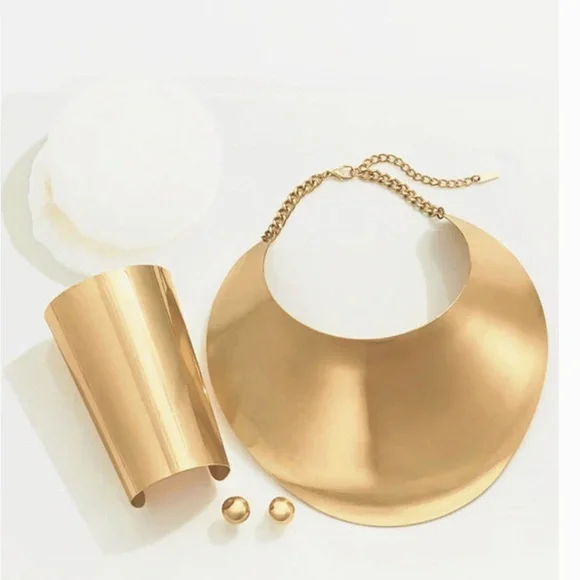 3 Piece Gold Oversized Statement Choker Necklace with Cuff Bracelet & Earrings. - Picture 2 of 3